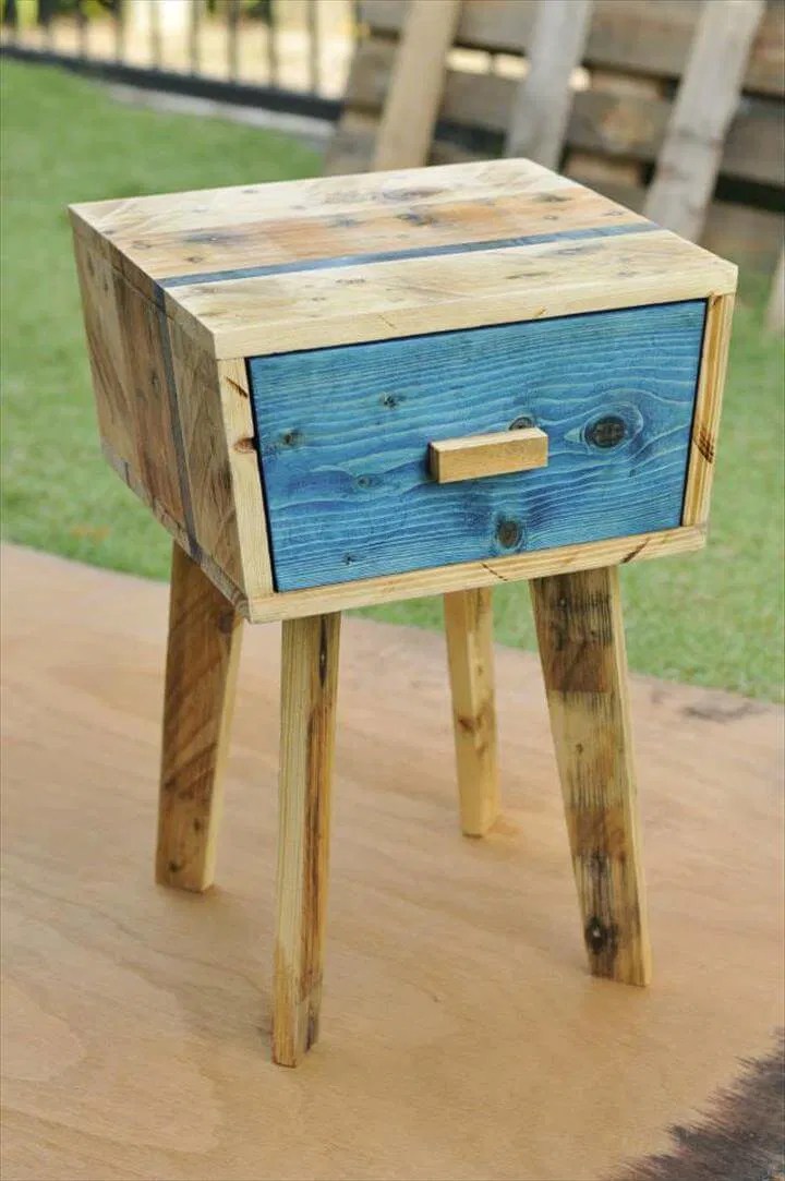 Creative Pallet Side Table