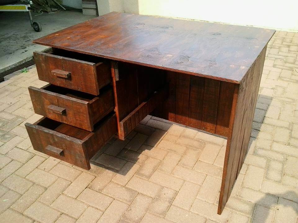Pallets Wood Desk with Drawers 99 Pallets