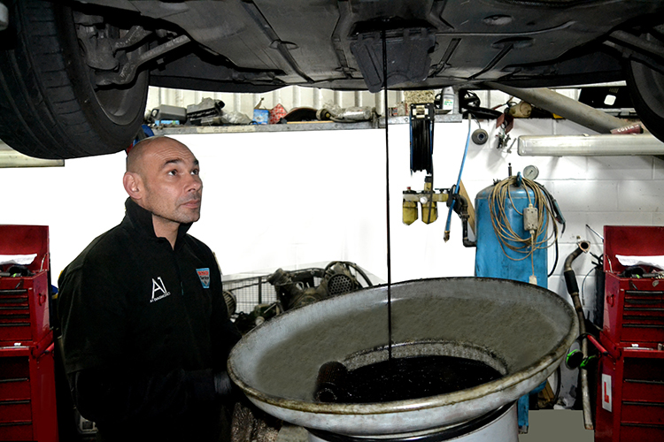 Ford oil change and replacement for your Ford car A1 Diagnostics