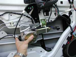 Diagnosing and replacing a power window regulator & motor in a Pontiac