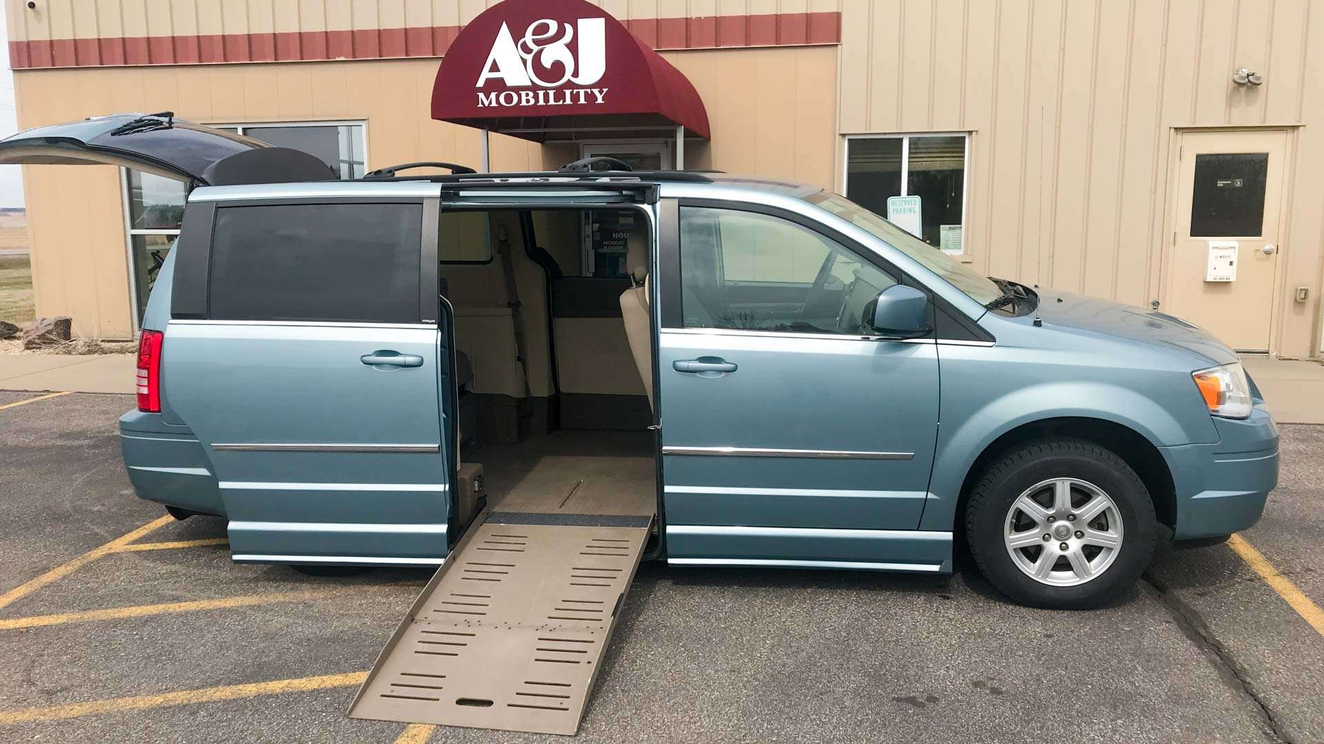 2010 Chrysler Town and Country BraunAbility Chrysler Entervan II A&J Mobility