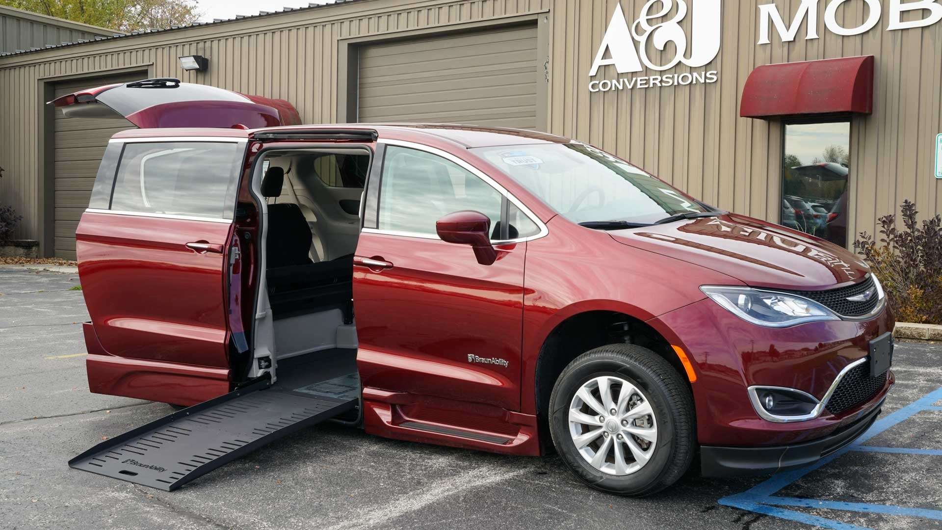 2019 Chrysler Pacifica BraunAbility Chrysler Pacifica Foldout XT A