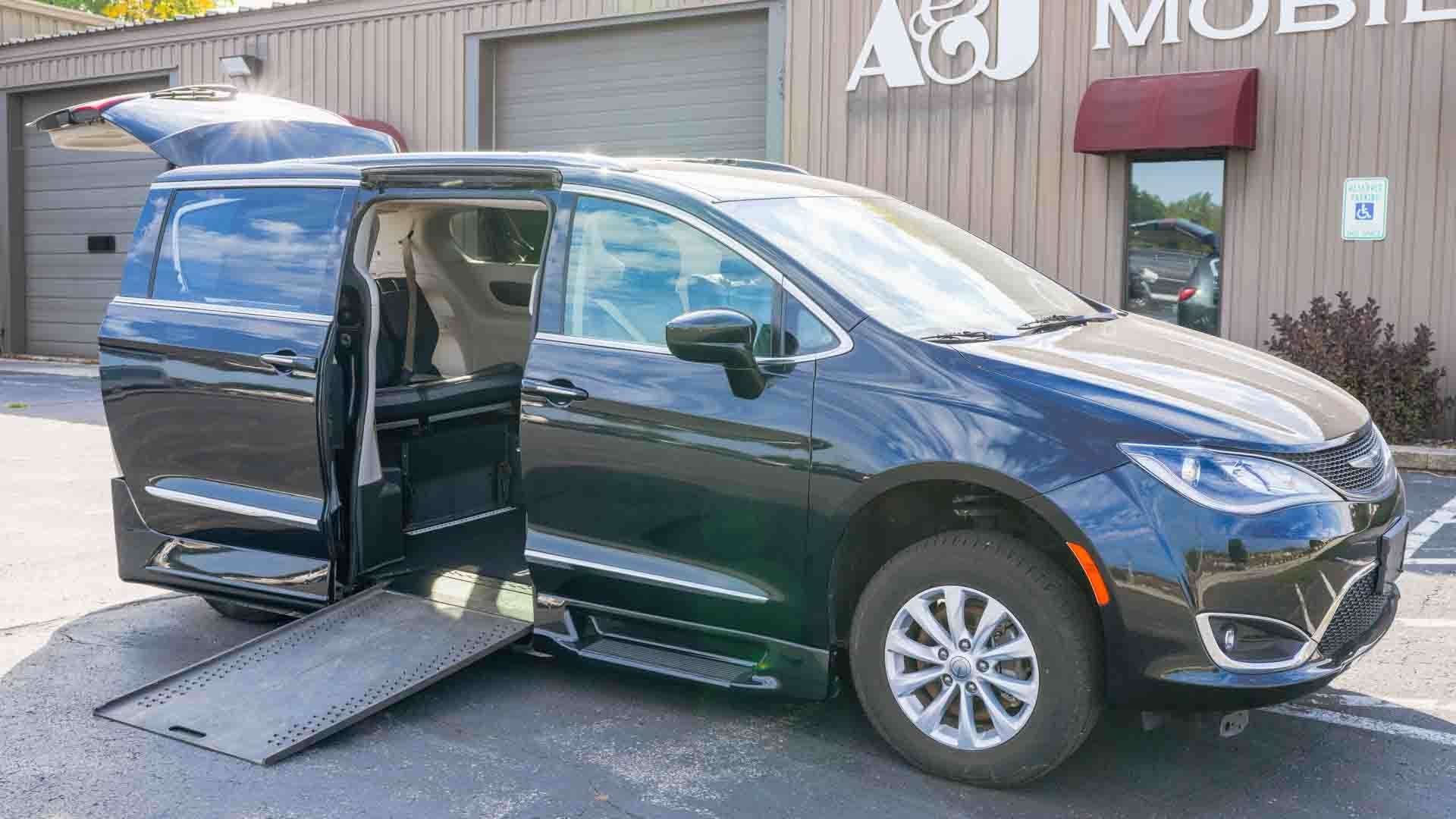 2018 Chrysler Pacifica Rollx Vans Rollx In Floor Chrysler A&J Mobility