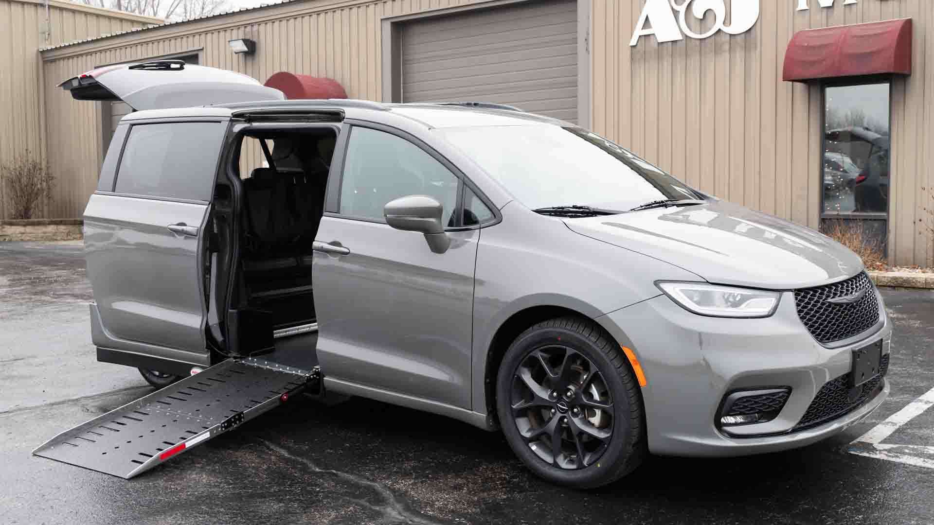 2022 Chrysler Pacifica Adaptive Vans Adaptive Vans Side Entry