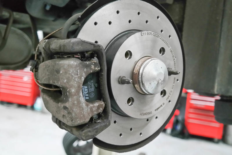 Replacing The Rear Brake Pads And Discs On An Abarth 500