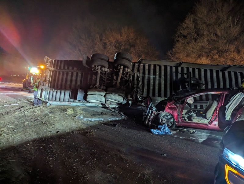 2 killed in Payson crash involving overturned semitruck