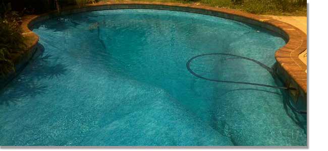 What to do if water gets behind a swimming pool liner and floats