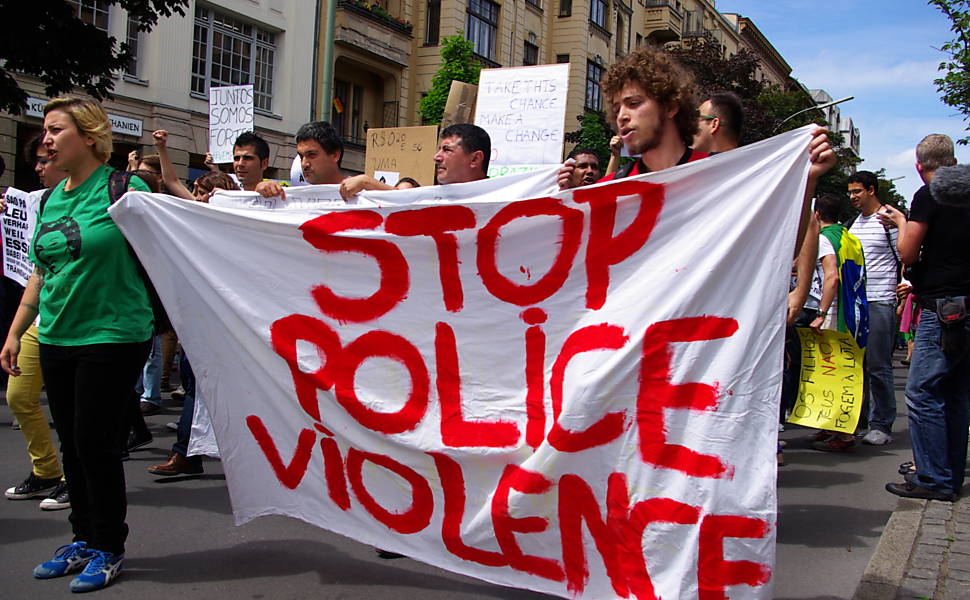 Brasileiros promovem manifestações no exterior ABI