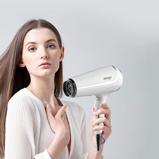 What Factors Should One Pay Attention To When Using A Hair Dryer