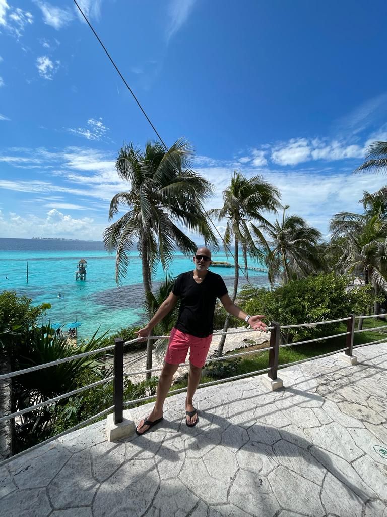 Sam J Freij, one of the best luxury travel and lifestyle influencers