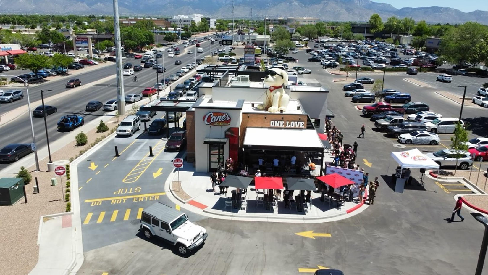 Hanley Investment Group Arranges Sale of First New Raising Cane’s Drive