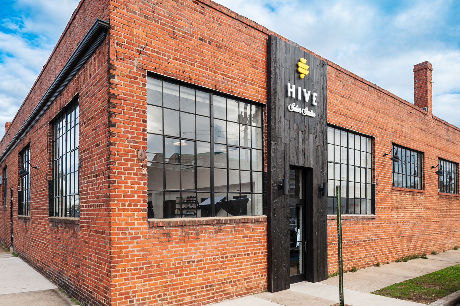 Finding the Perfect Makeup Studio Space for Rent and Beauty Treatment Room for Rent in Richmond