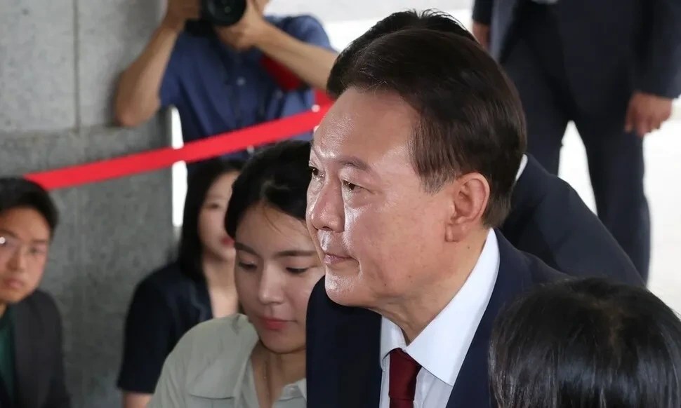 윤석열 내란특검, 외환 혐의까지? 진실 공방의 서막 2 뜨거운 여론, 찬반 엇갈리는 반응