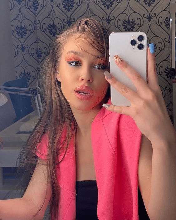 Watch Ema Radujko Video