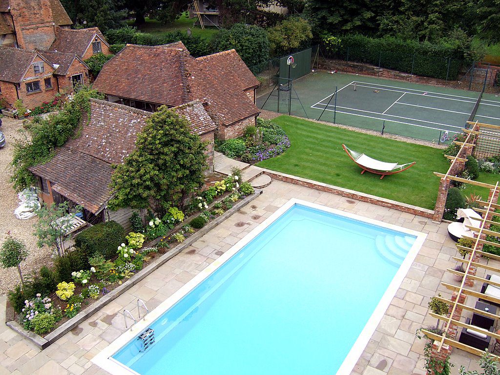 Outdoor Swimming Pools Surrey & Hampshire
