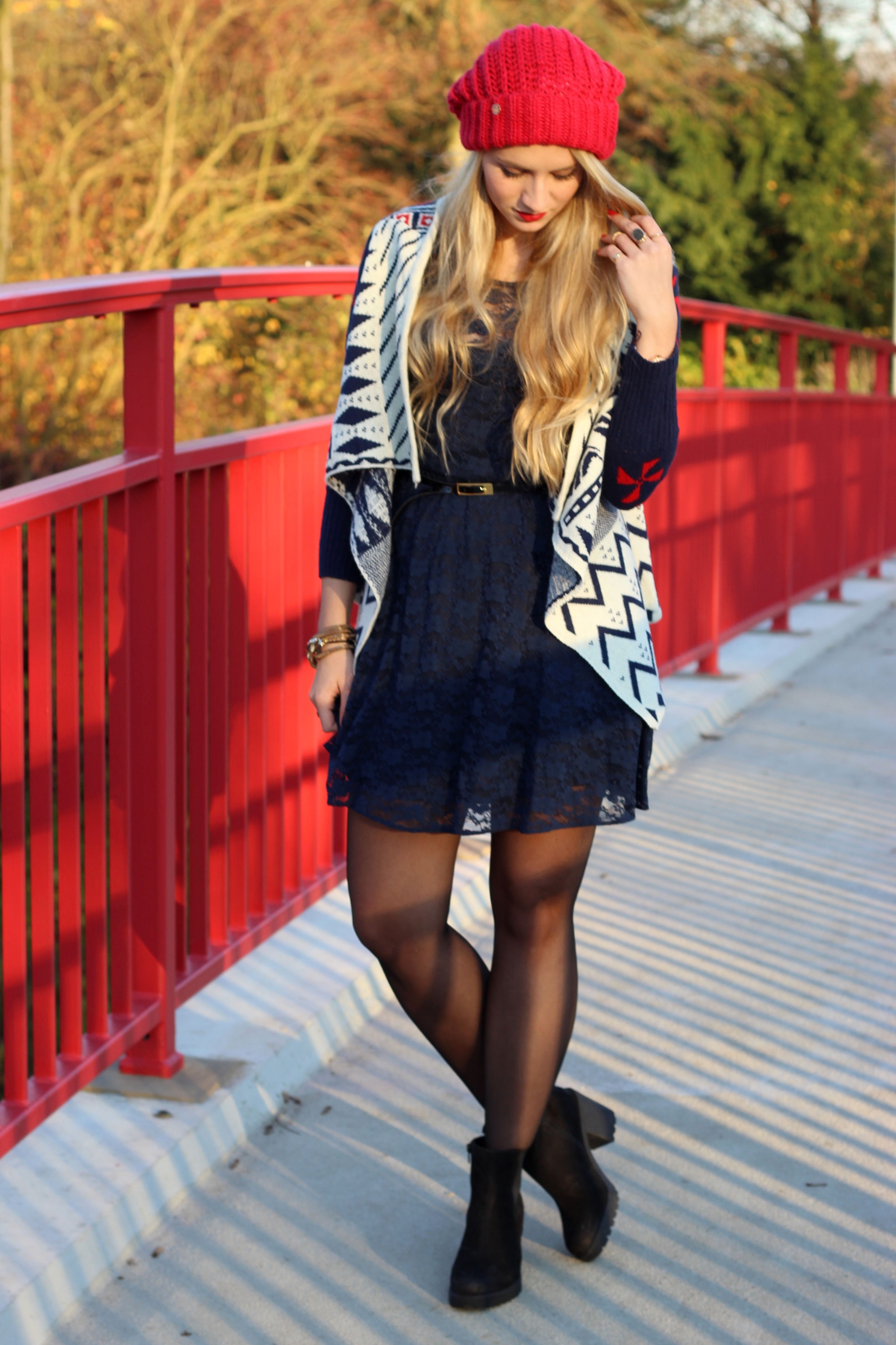 Rote winterjacke outfit Modische Jacken 20182019