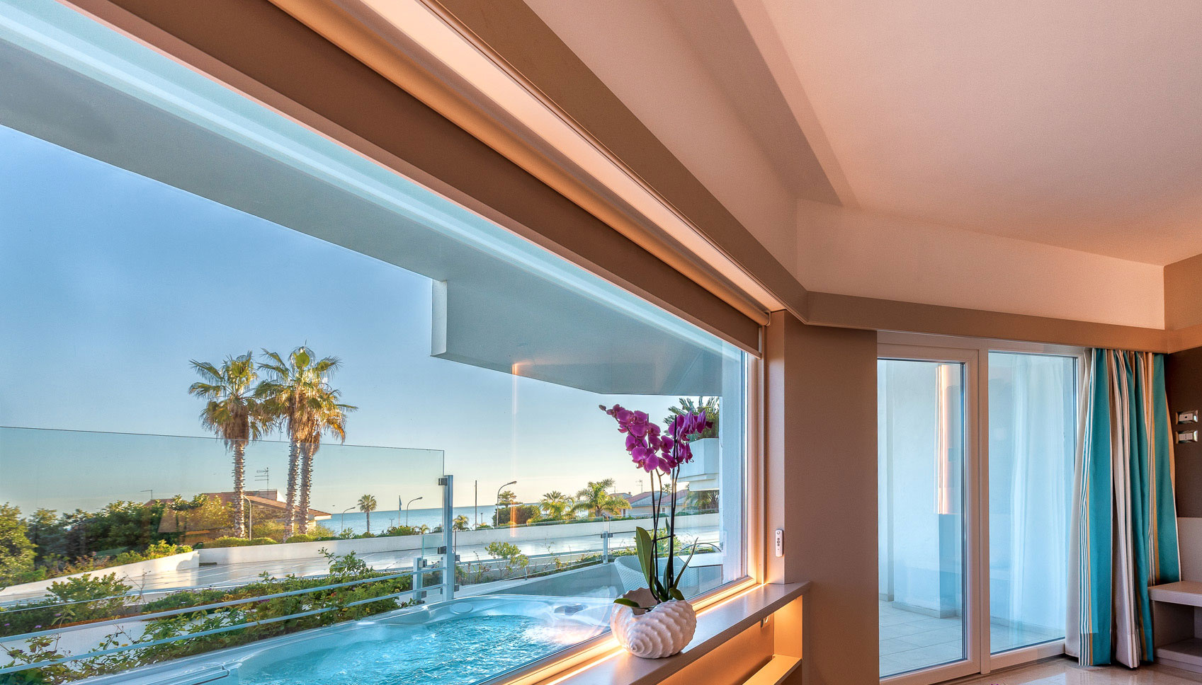 Suite Palace vue Mer avec Jacuzzi Acacia Palace