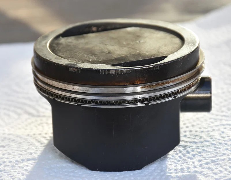 Cast vs Pistons for Moderate Street Build Access Norton