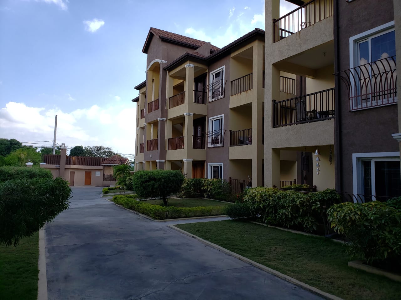 "Sweet Berry" Apartment, Salisbury Avenue, Kingston 6 Access Property