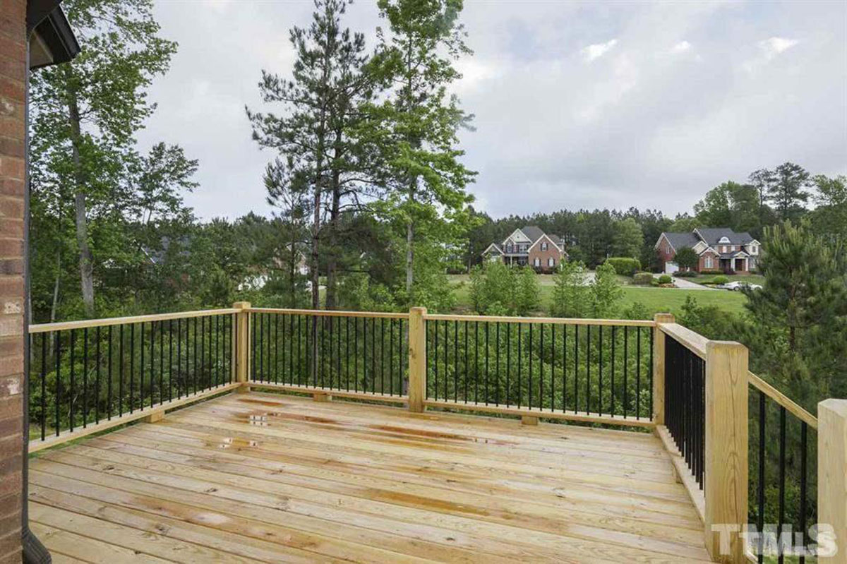 559 Balmoral deck A.C. Lee Construction