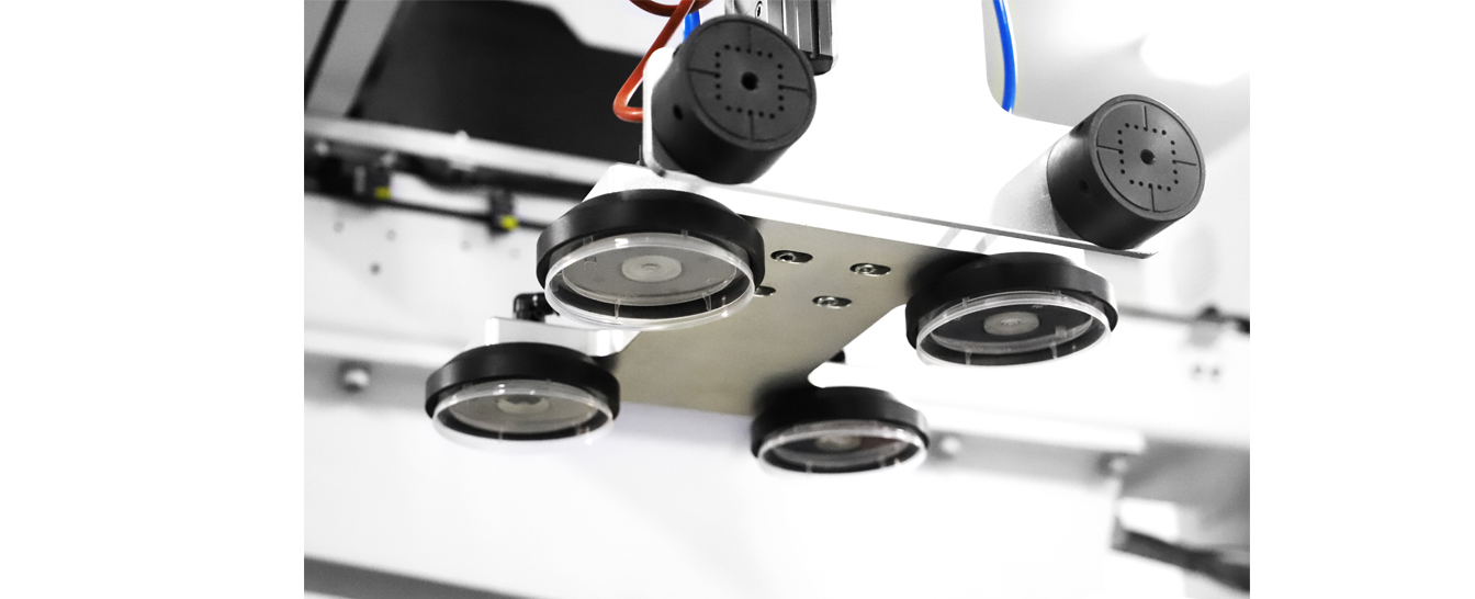 Intelligent manufacturing system of plastic knife, fork and spoon lc