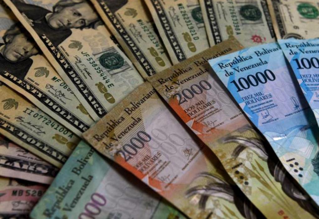 Bolívar cada vez vale menos o casi nada con respecto al dólar