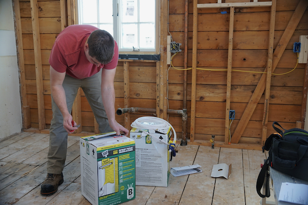 How To Use DAP Pro System 600 Spray Foam kit Concord Carpenter