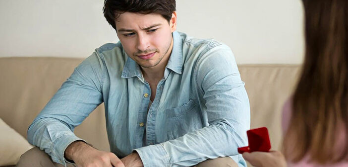 10 Signs Someone Has Commitment Issues (+ How To Them)