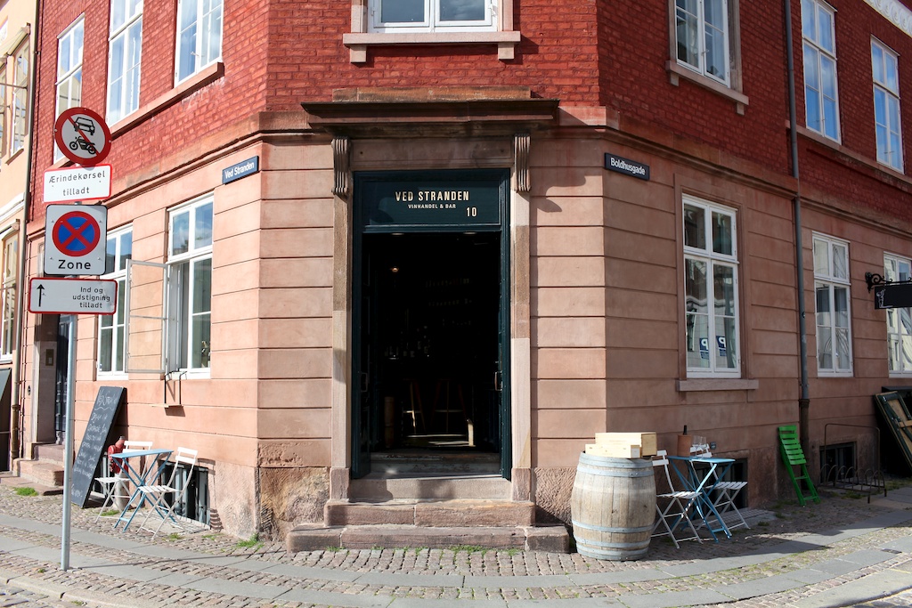 Where to Wine in Copenhagen. A Continuous Lean.