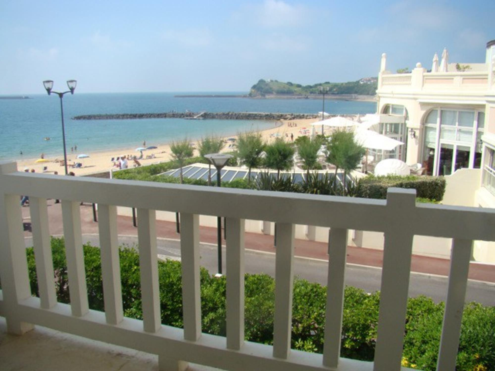 APPARTEMENT VUE SUR MER en location vacances à ST JEAN DE LUZ (plage)