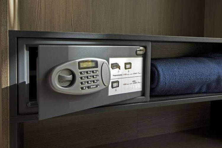 Different Types of Hotel Access Control and How To Choose?