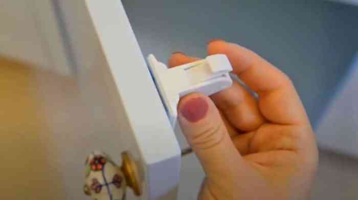 How to open walmart security box with magnet