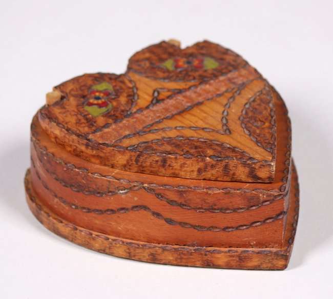 California Historical Design Lake Tahoe Arts & Crafts Pyrography Box c1920s