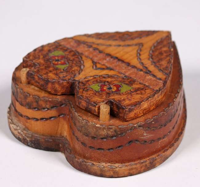 California Historical Design Lake Tahoe Arts & Crafts Pyrography Box c1920s