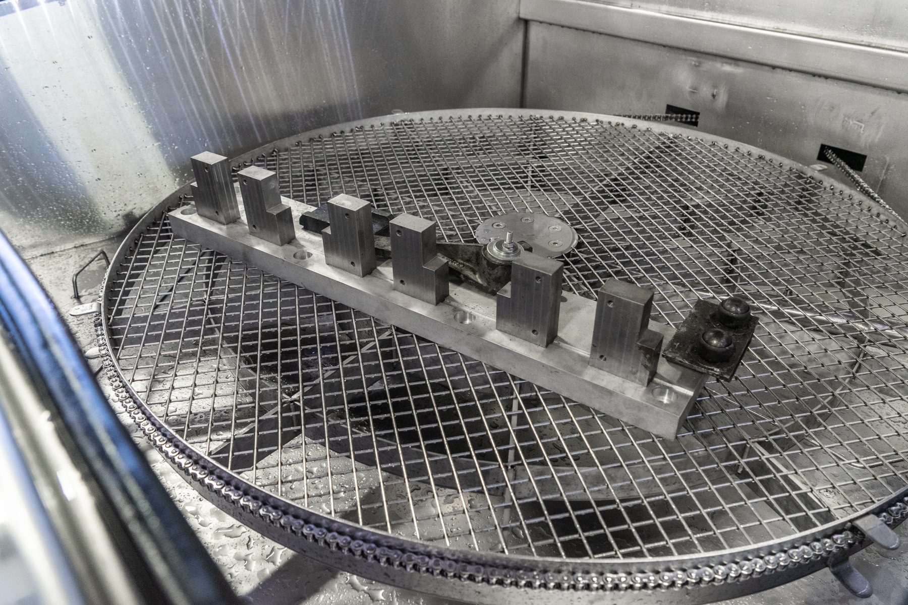 Turntable Washers Industrial Parts Washers ACT Inc.