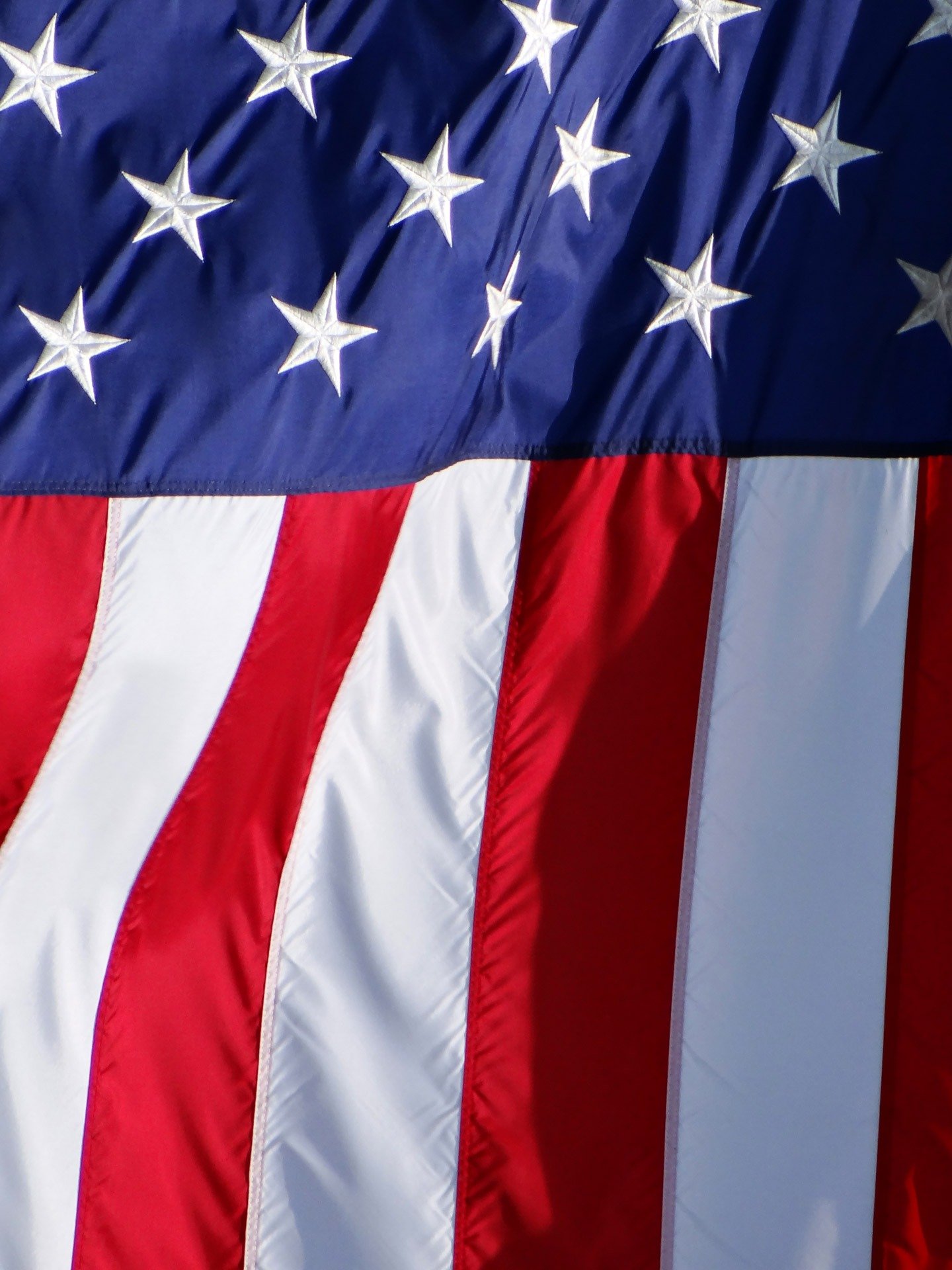 4 Tips on Hanging American Flags for New Homeowners