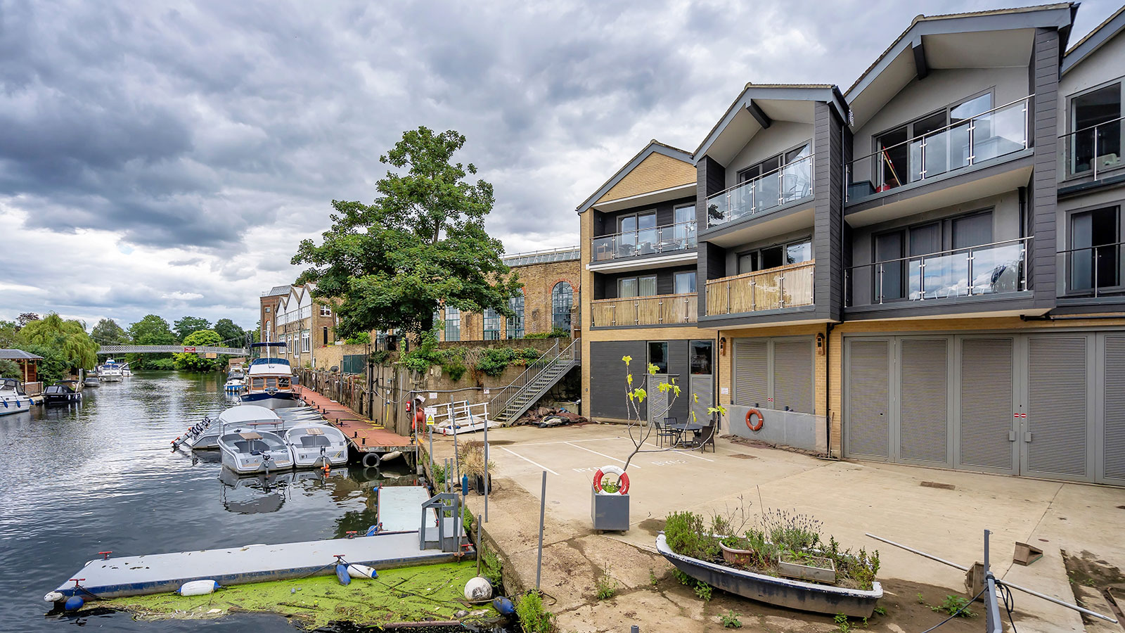 Property Auctions 21/Sep/2023 44 Summer Road, Taggs Boatyard, Thames