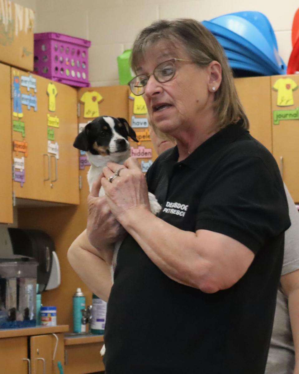 Photostory Deb's Dogs visits Ada Elementary School Ada Icon