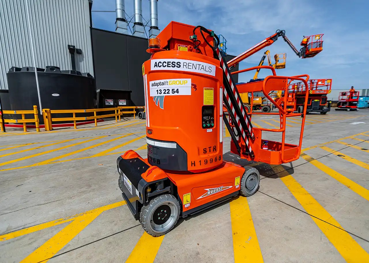 30ft / 9.2m Electric Vertical Mast Lift Hire Shortterm hire