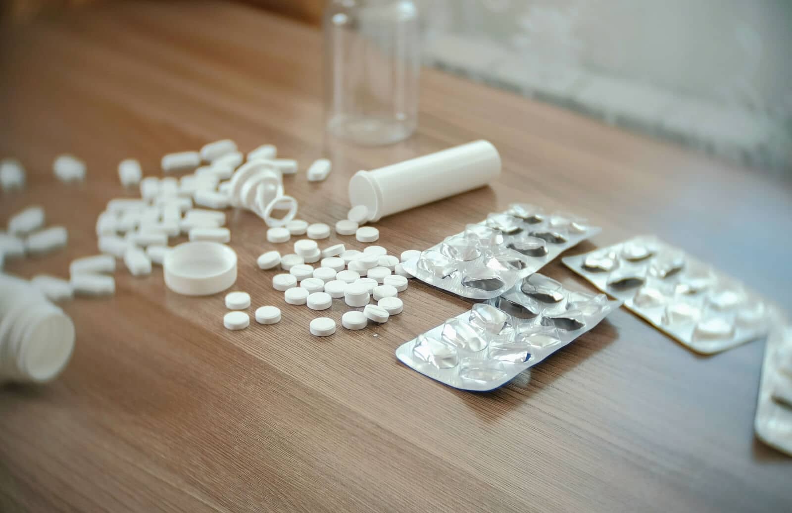 Hydrocodone Symptoms and Warning Signs Addiction Center