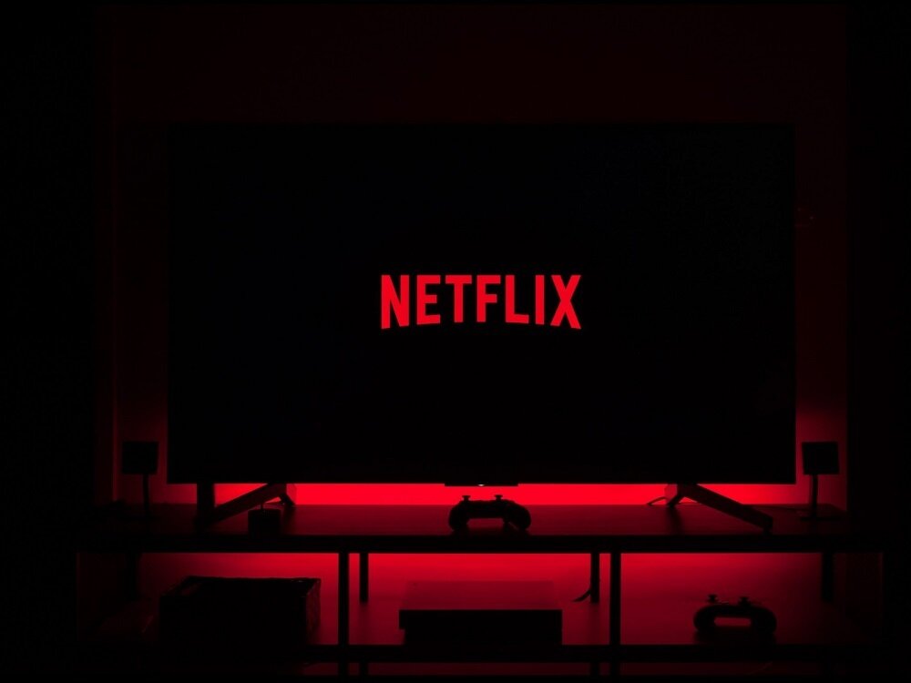 How to Watch Netflix On a Non Smart TV (Full Guide)