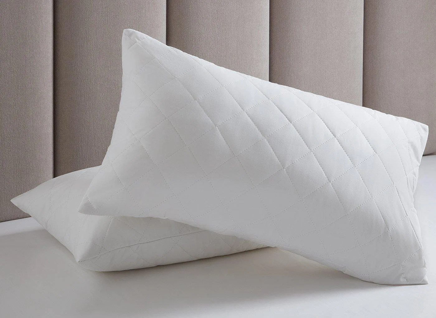 What Do I Need to Consider When Choosing a Pillow Protector? A DIY