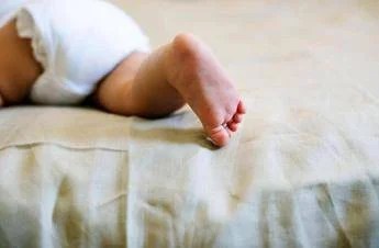 Congedo parentale alle donne in coppia? Ovviamente anche al genitore “intenzionale”, perché la logica qui è un optional Congedo parentale alle donne in coppia? Ovviamente anche al genitore “intenzionale”, perché la logica qui è un optional