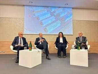 Pioniere del greenwashing: la promesse di decarbonizzazione entro il 2030 che nessuno crede più Pioniere del greenwashing: la promesse di decarbonizzazione entro il 2030 che nessuno crede più