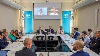 Quando l’AI Act non basta: la burocrazia che soffoca l’innovazione Quando l’AI Act non basta: la burocrazia che soffoca l’innovazione