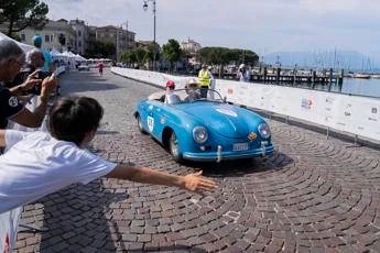 Mille Miglia 2025 alla riscossa: il corteo di bolidi nostalgici invade Ferrara con la solita pomposità Mille Miglia 2025 alla riscossa: il corteo di bolidi nostalgici invade Ferrara con la solita pomposità