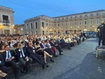 Giubileo? Manageritalia fa il solito show contro governanti e amministratori, ma chi davvero guida qui? Giubileo? Manageritalia fa il solito show contro governanti e amministratori, ma chi davvero guida qui?