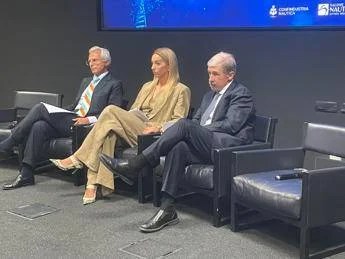 Nautica da sogno o bolle di sapone? Il mercato globale della cantieristica sfonda quota 34,8 miliardi con un 7% di crescita che fa girare la testa Nautica da sogno o bolle di sapone? Il mercato globale della cantieristica sfonda quota 34,8 miliardi con un 7% di crescita che fa girare la testa