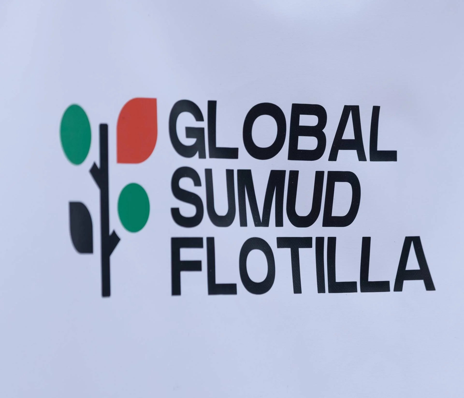 Maria Elena Delia si sbilancia in lodi esagerate per la gloriosa flottiglia Global Sumud, ma chi sta a bordo davvero?