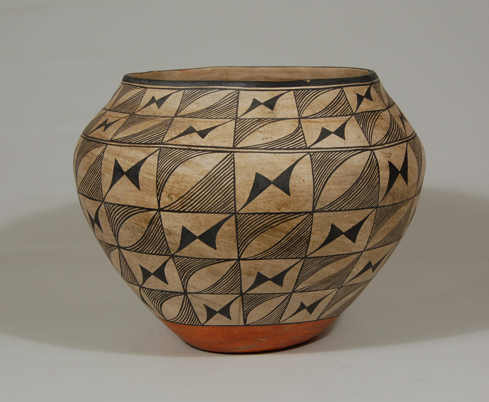 Pueblo Pottery Historic C3466F Adobe Gallery, Santa Fe